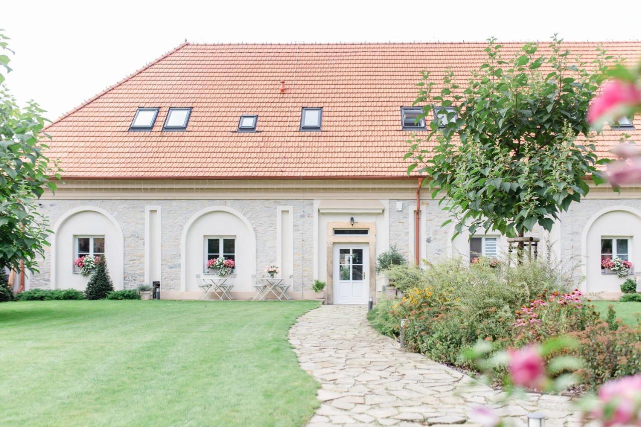 Na Kmine Hotel Obristvi Exterior photo