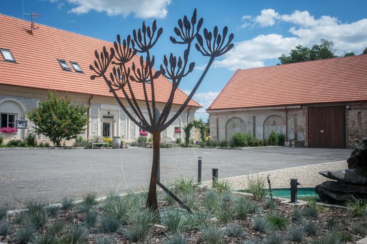 Na Kmine Hotel Obristvi Exterior photo