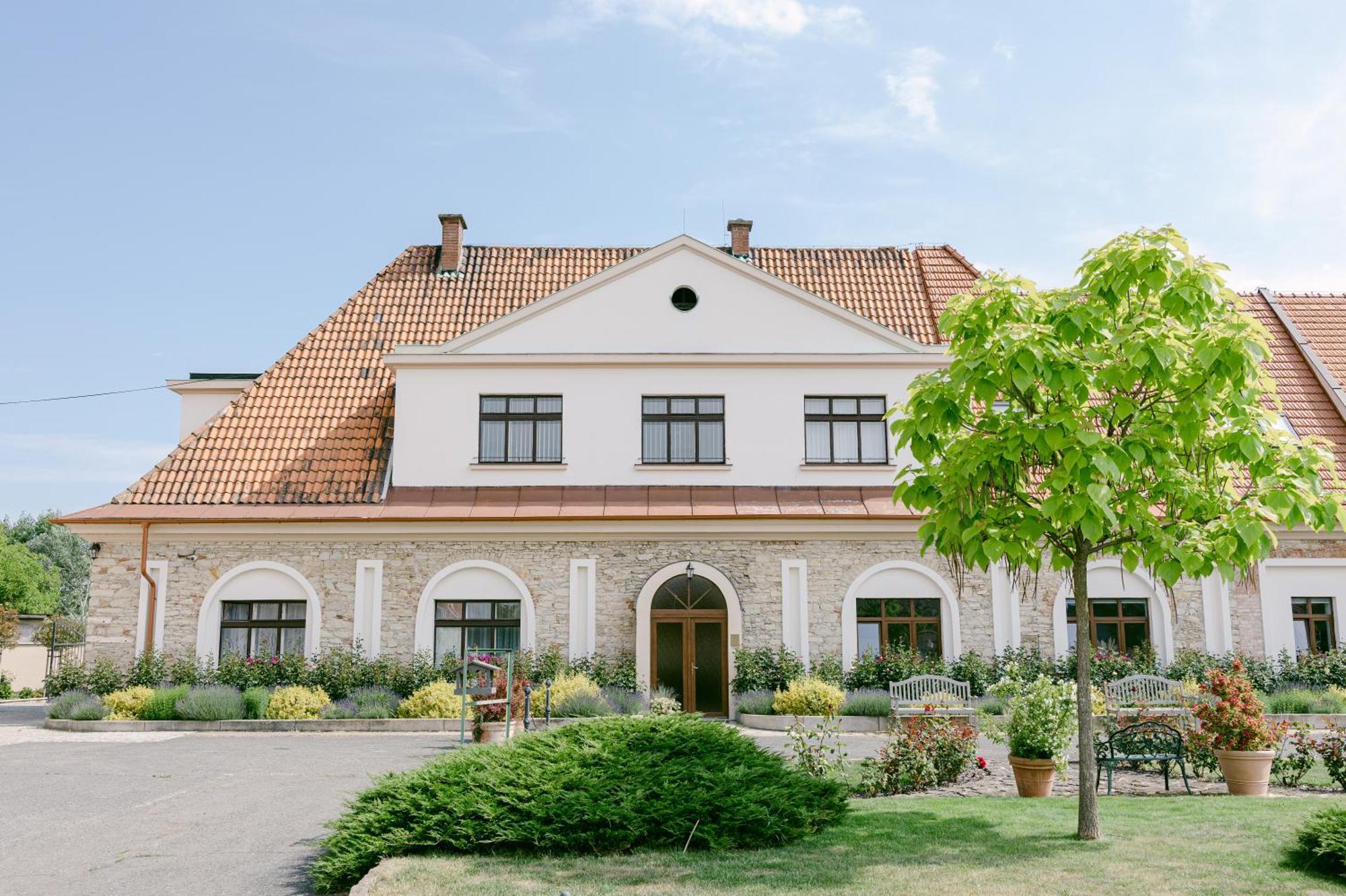 Na Kmine Hotel Obristvi Exterior photo
