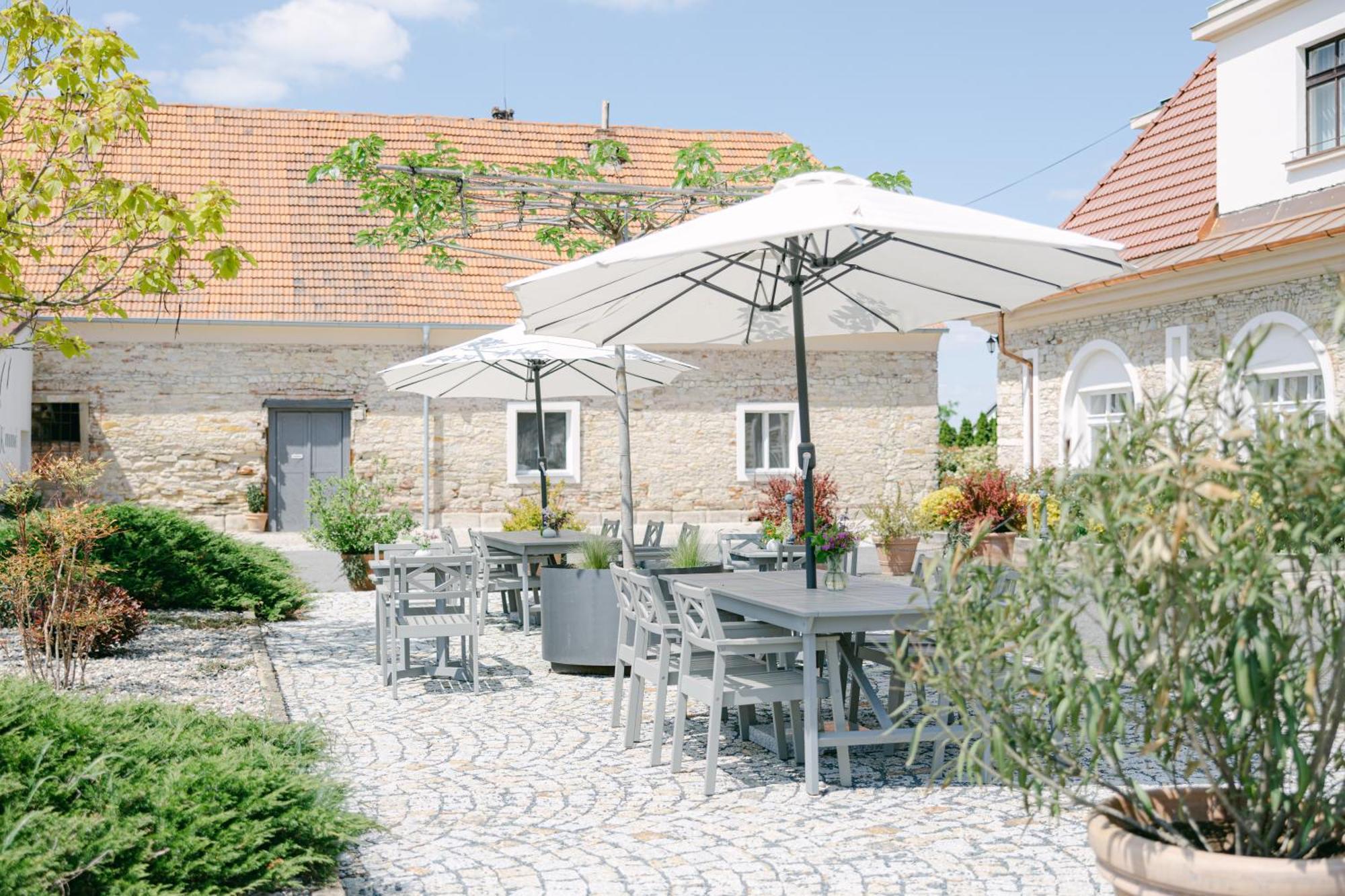 Na Kmine Hotel Obristvi Exterior photo